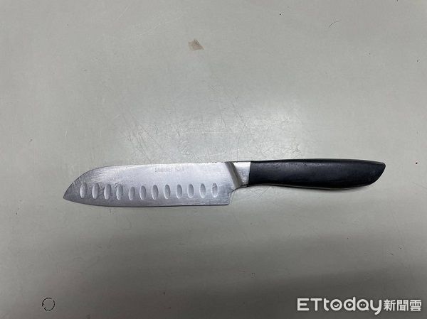 ▲徐男在街上所攜的水果刀。(圖/桃園警分局提供)