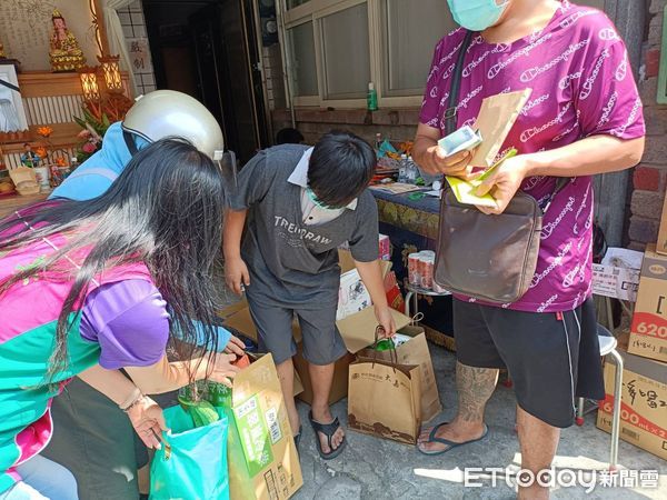 ▲▼捐款物資湧入和美小兄妹。（圖／記者唐詠絮攝）