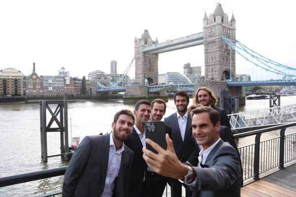 ▲▼   費德勒（Roger Federer）、喬科維奇（Novak Djokovic）、穆雷（Andy Murray）、西西帕斯（Stefanos Tsitsipas）、魯德（Casper Ruud）合照。          。（圖／翻攝自Roger Federer 臉書粉專）
