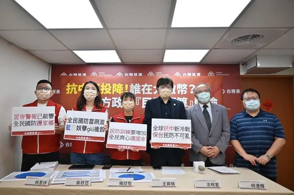 ▲▼台灣基進今(22)日舉行「抗中不投降!誰在大撒幣?地方政府『民防預算』體檢」記者會。(圖/台灣基進提供)