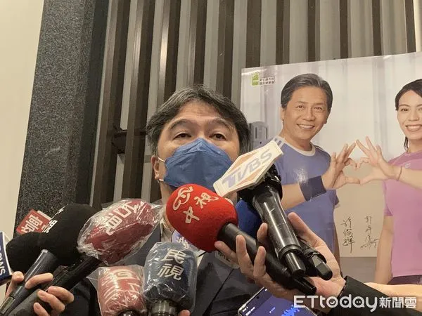 ▲▼衛福部次長王必勝接受訪問。(圖/記者洪巧藍攝)