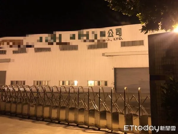 ▲▼台中太平區工業路25日深夜傳出移工持刀劃傷同事。(圖/記者許權毅翻攝)