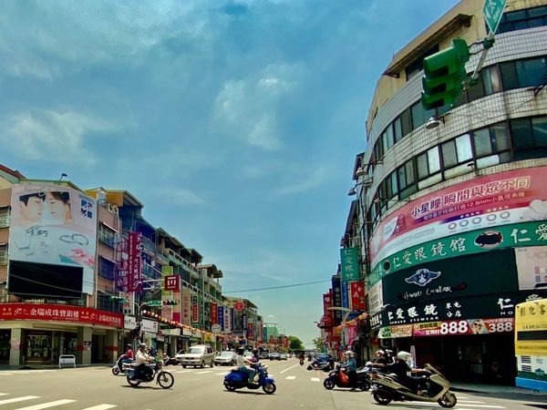 ▲▼東森房屋草屯加盟店東張鈞䆣談區域房市。（圖／業者提供）