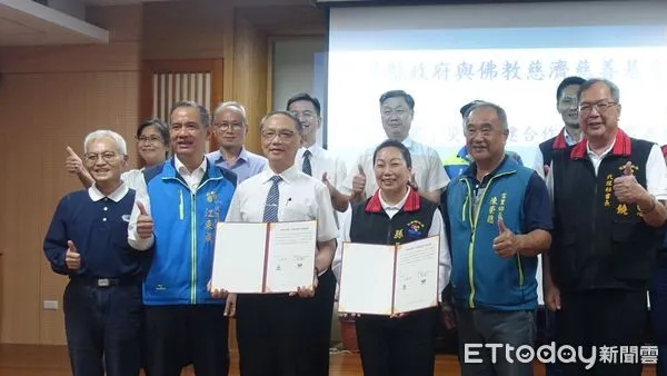 ▲▼慈濟慈善事業基金會顏博文執行長與花蓮縣府9月27日在玉里靜思堂簽訂「0918地震」災後復健合作備忘錄。(圖/慈濟提供)