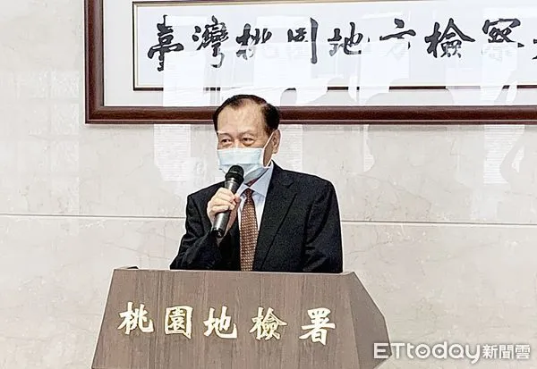 ▲目前擔任台灣法學領航協會理事長的前法務部長曾勇夫今天在桃園地檢署「窗外有藍天」書法特展上致詞。(圖/記者沈繼昌攝)