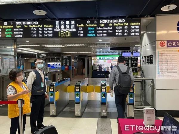 ▲▼台鐵,閘門,旅客,搭車。(圖/記者李姿慧攝)