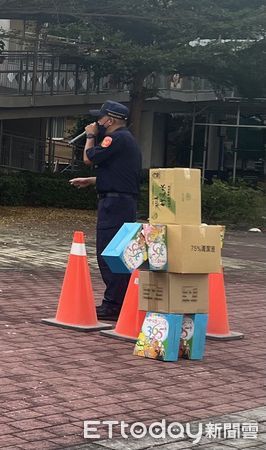 ▲里港警分局在霧臺鄉霧臺國小勵古百合校區進行交安宣導。            。（圖／記者陳崑福翻攝，下同）