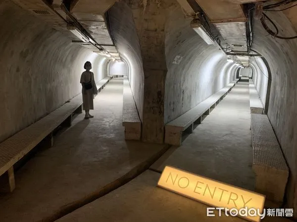 ▲▼高雄西子灣隧道「防空洞秘境」期間限定開放,帶來「部署壽山—西子灣隧道與全民防衛展」沈浸式體驗展。(圖/記者林育綾攝)