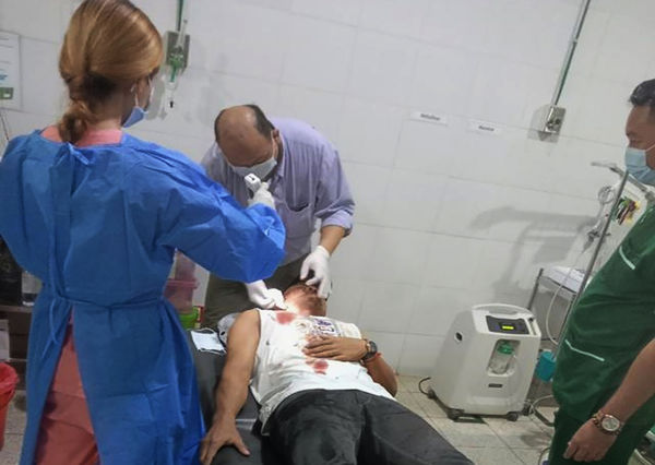 ▲▼2022年9月30日，緬甸克耶邦首府壘固（Loikaw）一間醫院正在治療患者，他搭乘的飛機正要降落時，竟在座位上被子彈擊中。（圖／達志影像／美聯社）