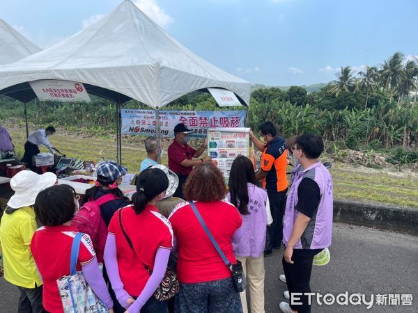 ▲台南市消防局大內分隊，於曾文溪畔石子瀨大內橋旁防水道路舉辦防火宣導活動，藉此增加防災知識。（圖／記者林悅翻攝，下同）