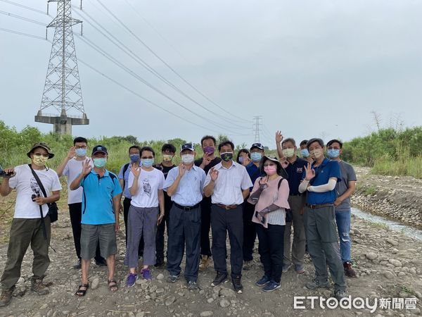 ▲平台會勘討論河川棲地營造。（圖／南投林管處提供）