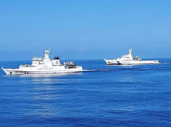 ▲▼我國新海研一號研究船在台灣東海遭日艦騷擾,海巡到場對峙逼退。(圖/翻攝自張競臉書)