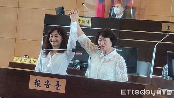 ▲破紀錄！台中市議會10議員榮退，「9人交棒下一代」。（圖／記者游瓊華攝）