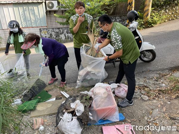 ▲▼台中傳出清潔隊在淨山活動「製造垃圾」，當地里長喊冤表示真的不知情，今日也確實有清出許多垃圾。（圖／興隆里里長賴玉敏提供）