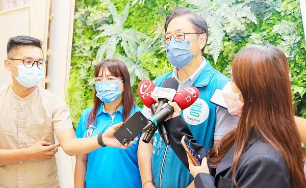 ▲針對桃園巨蛋日前因接種流感疫苗造成118幼童打錯疫苗案,張善政今(7)日受訪時反問政運鵬「打錯疫苗是小事情嗎?」(圖/張善政競辦提供)