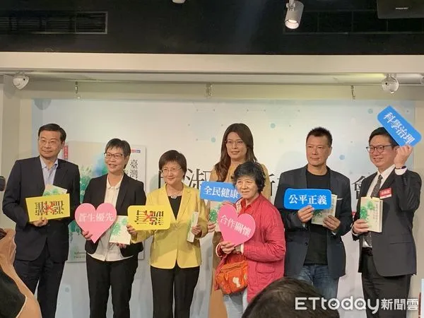 ▲▼衛福部國民健康署前署長、公衛專家邱淑媞出版新書《臺灣新冠疫情的衝擊與反思》新書發表會。(圖/記者林育綾攝)