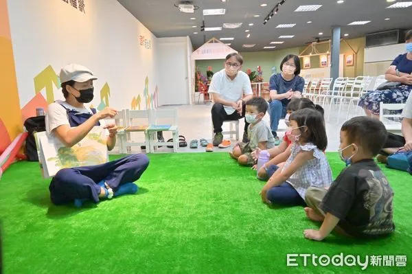 ▲劉櫂豪舉辦「大小朋友聽故事 造好親子好時光」首週登場。(圖/記者楊漢聲翻攝)