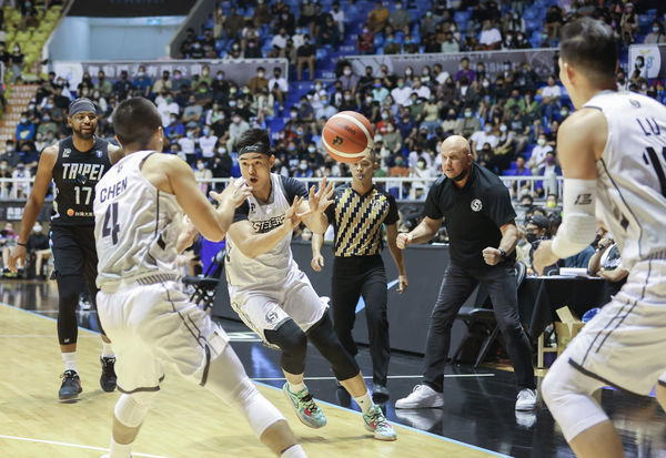 ▲沉寂一年再出發的張伯維首次出場就對上前東家勇士。(圖/高雄鋼鐵人提供)