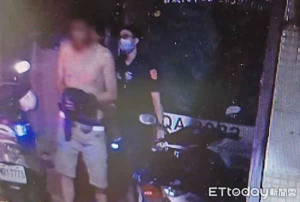 ▲40歲李姓毒嫌男子吸毒茫癱路旁,市警二分局盤檢起獲大量毒品送辦。(圖/記者林悅翻攝,下同)