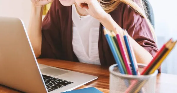 OL拒絕加班遭公司開除 怒上網爆料反被告「判賠6.6萬」