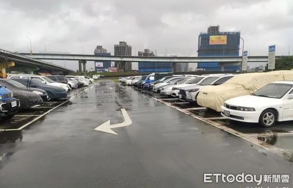 ▲▼受尼莎颱風外圍環流影響,基於安全考量,新北市自10月16日9時起實施高灘地車輛只出不進 。(圖/記者戴上容翻攝)