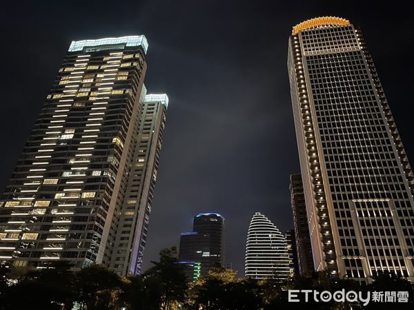 ▲▼寶輝秋紅谷,聯聚瑞和,七期夜景             。（圖／記者陳筱惠攝）