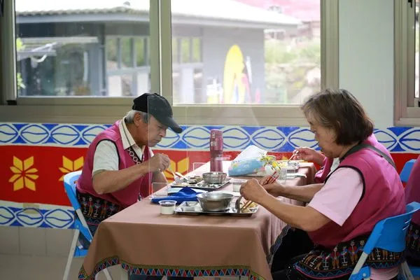 ▲▼阿里山老人食堂啟用。(圖/天主教中華聖母基金會提供)