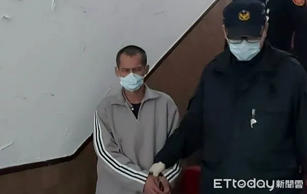 ▲▼桃園性侵假釋犯王鴻吉戴腳鐐殺害女移工,一審判無期徒刑。(圖/記者吳銘峯攝)