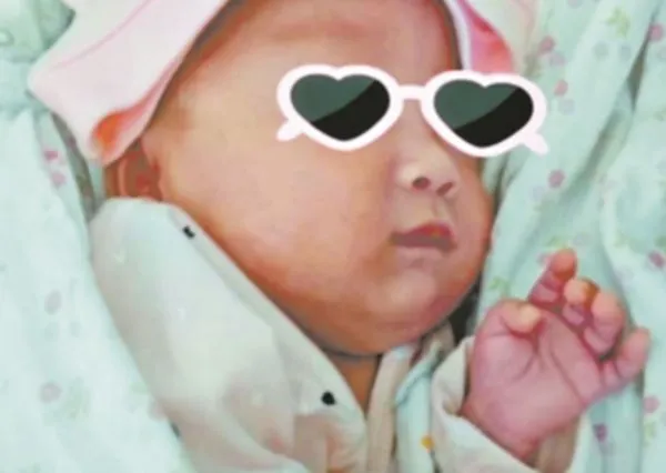 ▲出生僅700克的巴掌寶寶經過103天的細心治療順利出院。(圖/翻攝澎湃新聞)