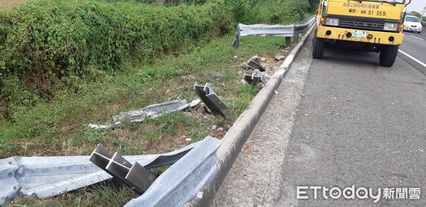 ▲▼ 國道中山高268公里車輛衝出邊坡 。(圖/記者翁伊森翻攝)