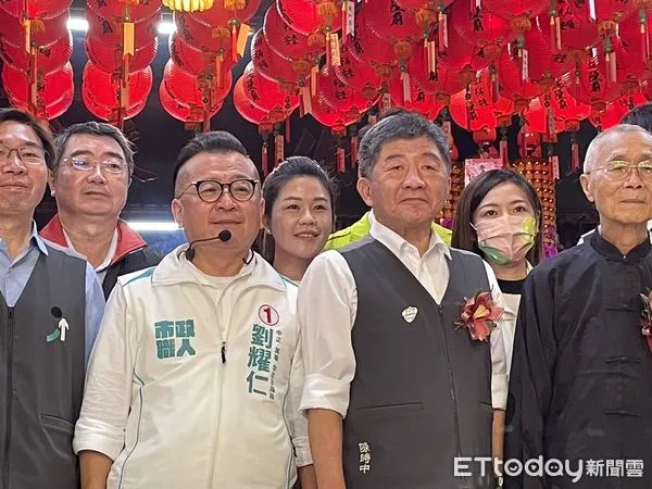 ▲陳時中台灣省城隍廟參香。(圖/記者呂晏慈攝,下圖同)