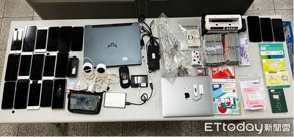 ▲▼台中警方偵破一處專門詐騙大陸人的機房,犯嫌狼狽趴地,成員月薪逾10萬,主嫌還在房間內擺放各種吉祥物。(圖/民眾提供,下同)