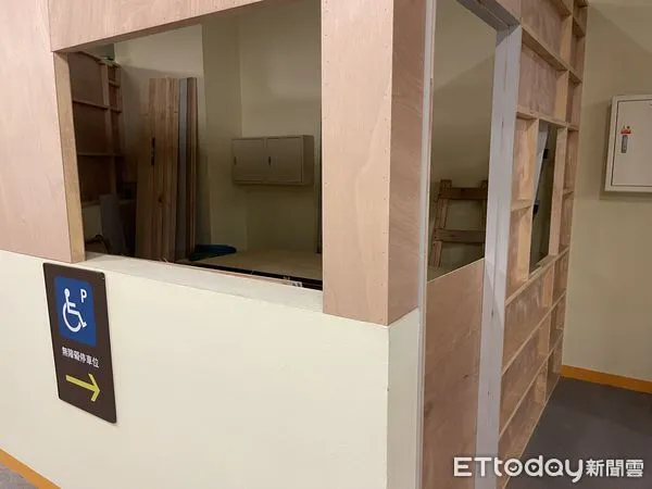 ▲▼ .地下停車場停車管理室違規使用情況(木柵、明倫社宅) 。(圖/民眾提供)