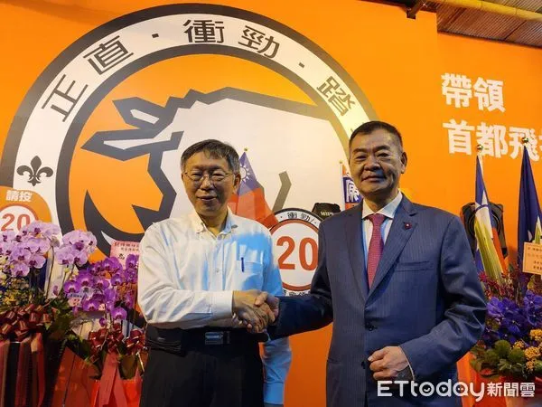 ▲柯文哲拜會議長陳錦祥。(圖/記者陳家祥攝)