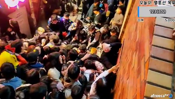 ▲▼ 梨泰院推擠事件自拍視角。(圖/翻攝推特)