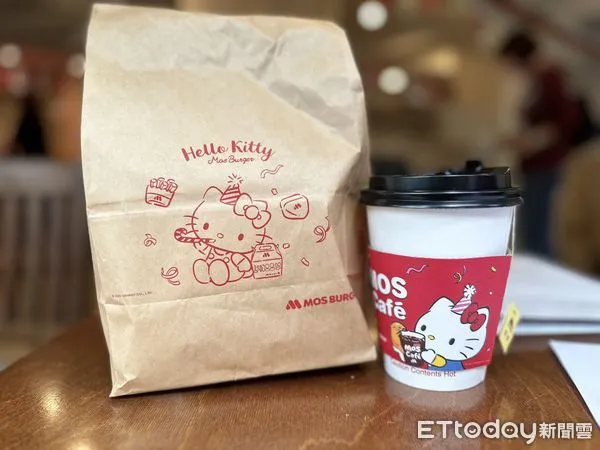 ▲▼摩斯漢堡推出「MOS美味派對」活動,與三鷗聯名合作,11月4日起推出「Hello Kitty、蛋黃哥」系列商品和餐點。(圖/記者林育綾攝)