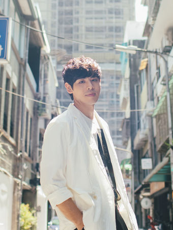 ▲ 江健榆盼用新歌鼓勵同樣經歷的人。(圖/就愛音樂提供)