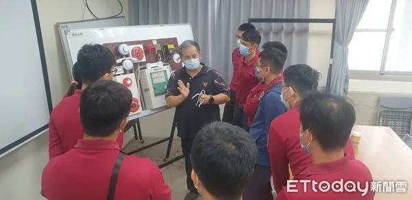 ▲台南市消防局第五大隊,辦理「2022年下半年消防安全講習及專技人員座談會」。(圖/記者林悅翻攝,下同)