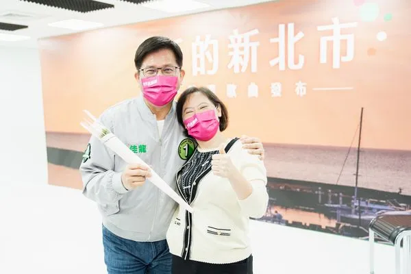 ▲▼新北市長候選人林佳龍、夫人廖婉如。(圖/林佳龍競選辦公室提供)