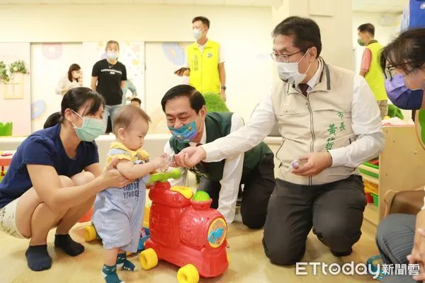 ▲台南市長黃偉哲推動友善育兒城市,截至10月已在全市設置12處各具主題特色的親子悠遊館,並在安平及七股區開設2處兒童福利服務中心。(圖/記者林悅翻攝,下同)