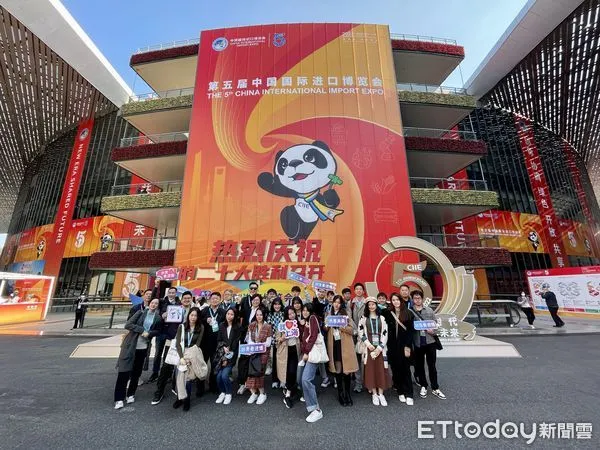 ▲▼兩岸青年在進博會會場。(圖/記者趙禕攝)