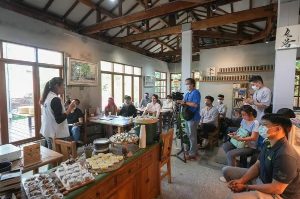 ▲許淑華7日於中興新村舉辦「青你來聊聊」青年座談。(圖/許淑華辦公室提供)