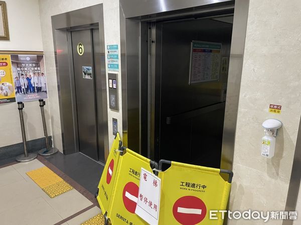 ▲女子受困醫院電梯，東港消防分隊救援             。（圖／民眾提供，下同）