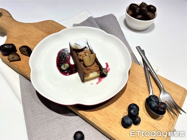 ▲▼華航日本線11月起陸續推出有「甜點界香奈兒」之稱的新款法朋甜點「栗子蒙布朗」。(圖/華航)