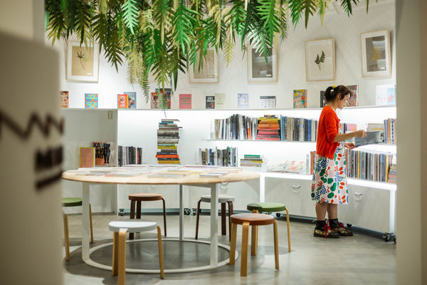 ▲▼高雄新地標「內惟藝術中心」試營運,座落在輕軌龍貓隧道旁,打造有策展、有咖啡香的全新觀賞設計新體驗。(圖/高雄市政府文化局)