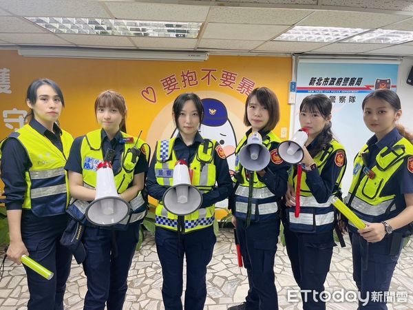 ▲▼  預防踐踏意外，新北警出動女警及警犬隊維護秩序           。（圖／警察局提供）