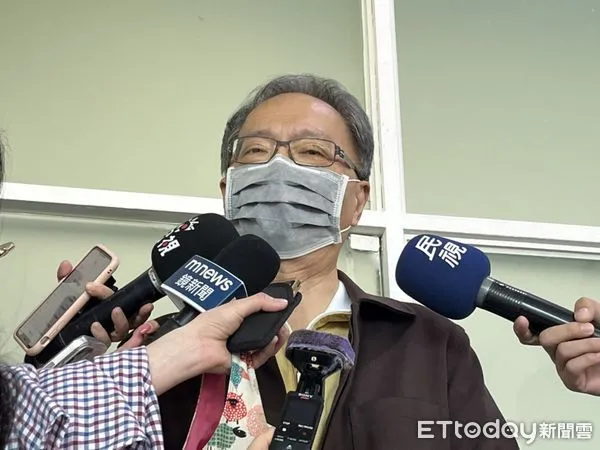 ▲▼衛福部長薛瑞元出席「2022台灣醫學週台灣聯合醫學會學術演講會 」。(圖/記者嚴云岑攝)