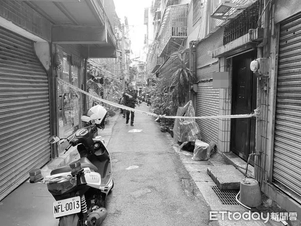 ▲▼男子陳屍在狹窄的防火巷內,警方拉起封鎖線調查。(圖/記者陳雕文翻攝)