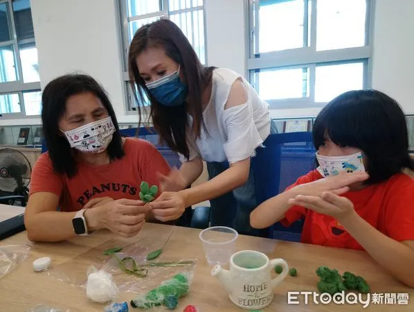 ▲台南市永福國小,以很夯的「手作多肉盆栽」為主題,邀請特教親子和手足一同來參與這場綠能療癒的活動。(圖/記者林悅翻攝,下同)