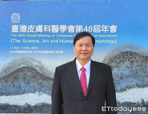 ▲台灣皮膚科醫學會舉行年會,全國1千多位皮膚科醫師熱烈參與盛會,為提升皮膚科醫師競爭力,邀請藝群醫學美容集團董事長王正坤醫師演講診所企業管理。(圖/記者林悅翻攝,下同)